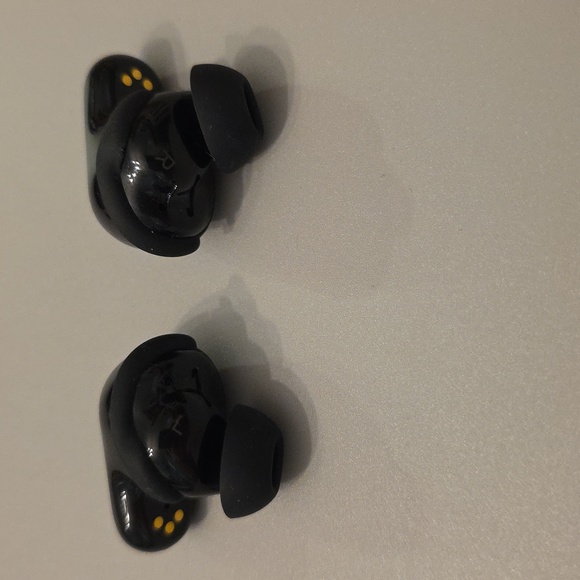Bose QuietComfort  Black Wireless Earbuds(Read Description) - Picture 3 of 5